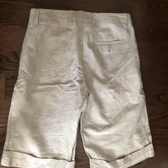 3/$20 Linen walking shorts - Picture 5 of 5